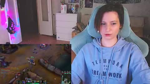 Snapshot of yum_neko_chan chatting on 02.20.25 Kris online show from 02.20.25