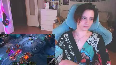 Snapshot of yum_neko_chan chatting on 02.24.25 Kris online show from 02.24.25