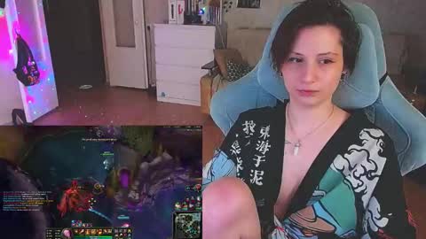 Snapshot of yum_neko_chan chatting on 02.27.25 Kris online show from 02.27.25