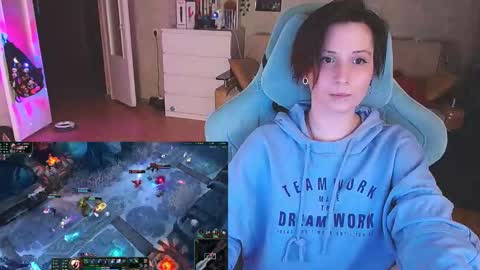 Snapshot of yum_neko_chan chatting on 03.03.25 Kris online show from 03.03.25