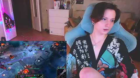 Snapshot of yum_neko_chan chatting on 03.06.25 Kris online show from 03.06.25