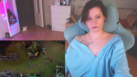 Snapshot of yum_neko_chan chatting on 03.09.25 Kris online show from 03.09.25