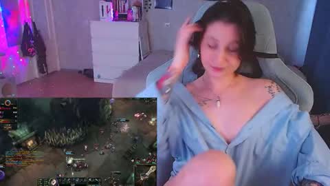 Snapshot of yum_neko_chan chatting on 09.14.25 Kris online show from 09.14.25