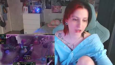 Snapshot of yum_neko_chan chatting on 12.02.25 Kris online show from 12.02.25