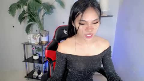 Snapshot of yumiexx chatting on 07.27.26 CALL ME YUMLEXX online show from 07.27.26