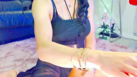 Snapshot of yummy1a chatting on 01.28.25 Yummy online show from 01.28.25