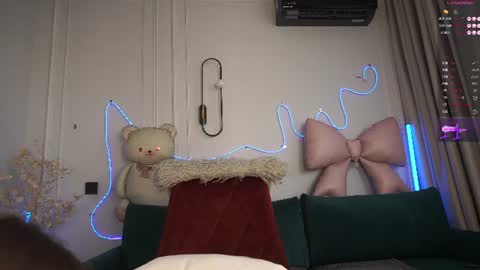 Snapshot of yummyik chatting on 06.25.26 Yummy online show from 06.25.26