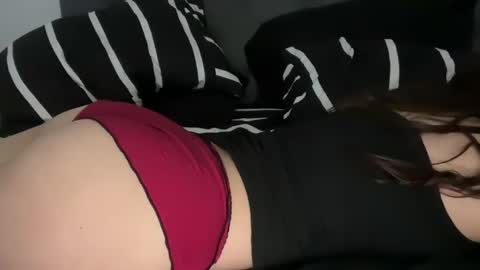 Snapshot of yummyybby chatting on 10.24.25 yummyybby online show from 10.24.25