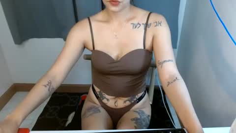 Snapshot of yunahuntrixx chatting on 06.27.26 yunahuntrixx online show from 06.27.26
