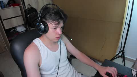 Snapshot of yurii_moody chatting on 12.23.24 yurii_moody online show from 12.23.24