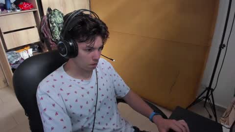 Snapshot of yurii_moody chatting on 12.27.24 yurii_moody online show from 12.27.24