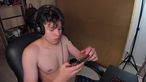 Snapshot of yurii_moody chatting on 12.27.24 yurii_moody online show from 12.27.24