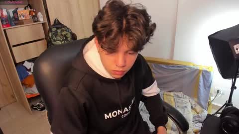 Snapshot of yurii_moody chatting on 10.08.25 yurii_moody online show from 10.08.25