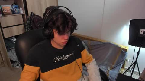 Snapshot of yurii_moody chatting on 10.12.25 yurii_moody online show from 10.12.25