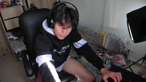 Snapshot of yurii_moody chatting on 10.29.25 yurii_moody online show from 10.29.25