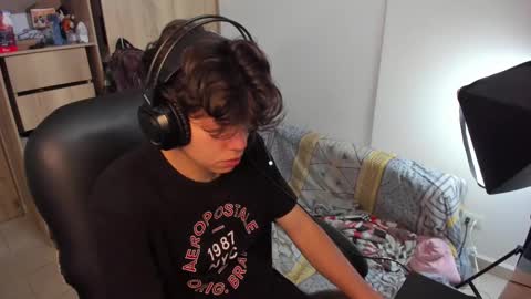 Snapshot of yurii_moody chatting on 10.31.25 yurii_moody online show from 10.31.25