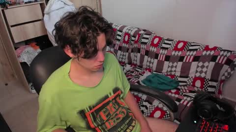 Snapshot of yurii_moody chatting on 12.17.25 yurii_moody online show from 12.17.25