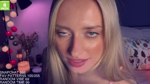 The Queen Bitch of the United Kingdom online show from 04.10.26