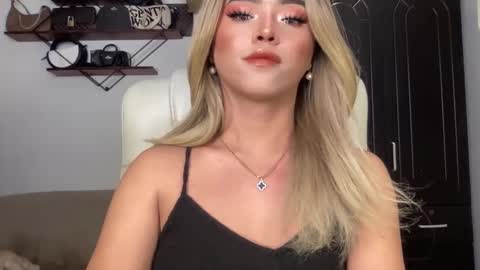 Snapshot of yvonne_guidotti chatting on 12.11.24 Miss Cali online show from 12.11.24