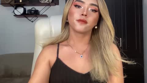 Snapshot of yvonne_guidotti chatting on 12.12.24 Miss Cali online show from 12.12.24