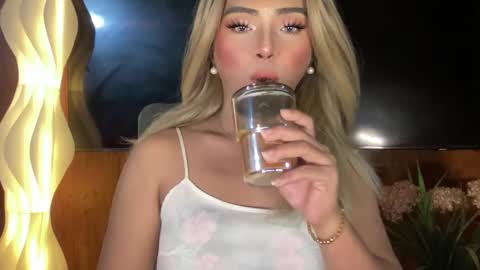 Snapshot of yvonne_guidotti chatting on 01.11.25 Miss Cali online show from 01.11.25