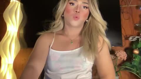 Snapshot of yvonne_guidotti chatting on 01.11.25 Miss Cali online show from 01.11.25