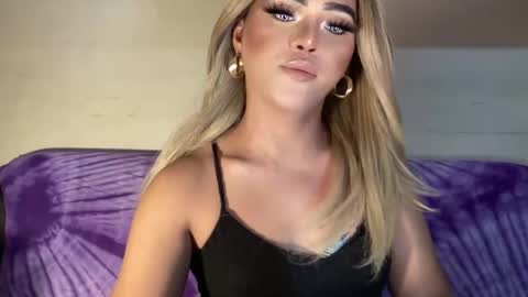 Snapshot of yvonne_guidotti chatting on 01.12.25 Miss Cali online show from 01.12.25