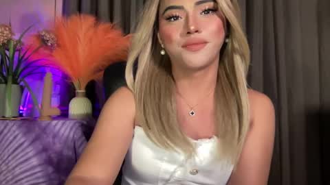 Snapshot of yvonne_guidotti chatting on 01.17.25 Miss Cali online show from 01.17.25