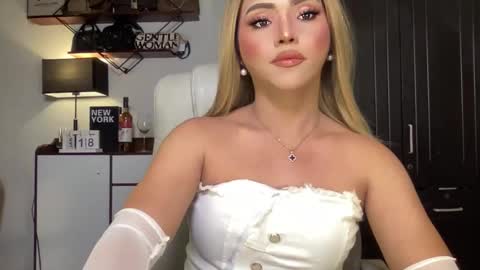 Snapshot of yvonne_guidotti chatting on 01.19.25 Miss Cali online show from 01.19.25