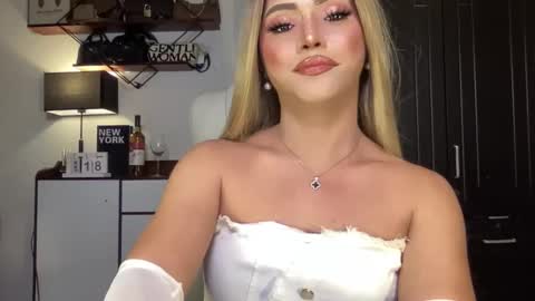 Snapshot of yvonne_guidotti chatting on 01.19.25 Miss Cali online show from 01.19.25