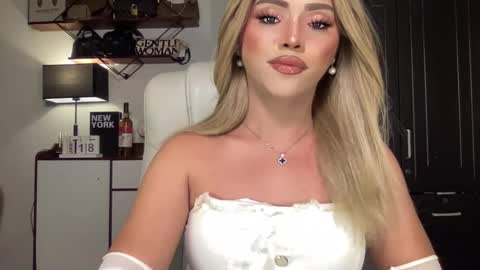 Snapshot of yvonne_guidotti chatting on 01.19.25 Miss Cali online show from 01.19.25