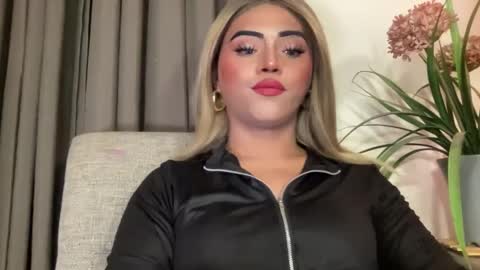 Snapshot of yvonne_guidotti chatting on 02.03.25 Miss Cali online show from 02.03.25