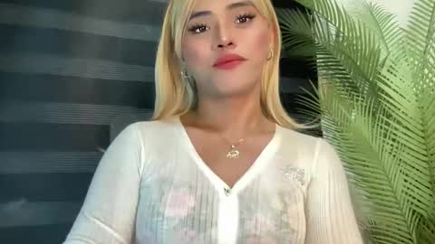 Snapshot of yvonne_guidotti chatting on 02.17.25 Miss Cali online show from 02.17.25