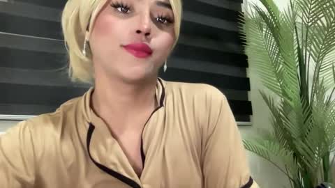 Snapshot of yvonne_guidotti chatting on 02.23.25 Miss Cali online show from 02.23.25