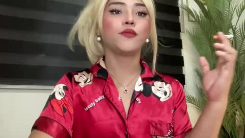 Snapshot of yvonne_guidotti chatting on 03.02.25 Miss Cali online show from 03.02.25