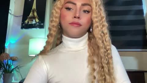 Snapshot of yvonne_guidotti chatting on 10.12.25 Miss Cali online show from 10.12.25