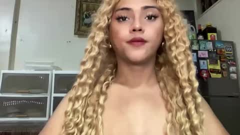 Snapshot of yvonne_guidotti chatting on 10.21.25 Miss Cali online show from 10.21.25