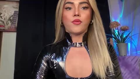 Snapshot of yvonne_guidotti chatting on 10.22.25 Miss Cali online show from 10.22.25