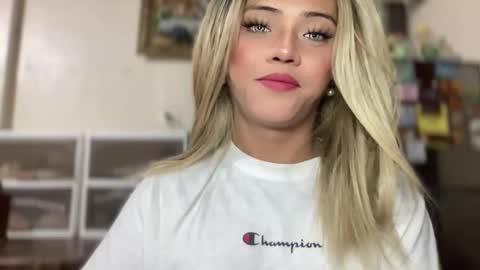 Snapshot of yvonne_guidotti chatting on 11.16.25 Miss Cali online show from 11.16.25