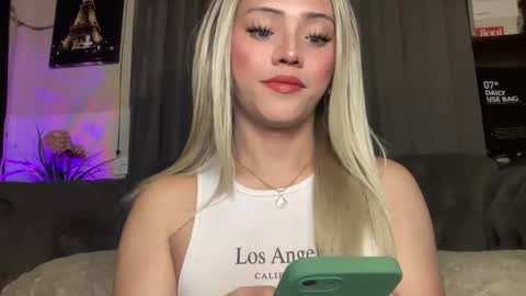 Snapshot of yvonne_guidotti chatting on 12.19.25 Miss Cali online show from 12.19.25