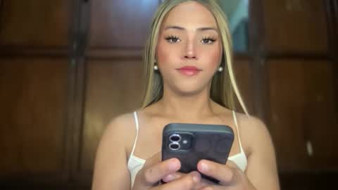 Snapshot of yvonne_guidotti chatting on 02.11.26 Miss Cali online show from 02.11.26