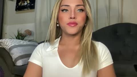 Snapshot of yvonne_guidotti chatting on 02.12.26 Miss Cali online show from 02.12.26