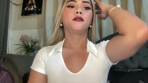 Snapshot of yvonne_guidotti chatting on 02.15.26 Miss Cali online show from 02.15.26