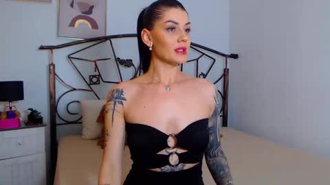 I V Y   online show from 01.03.25