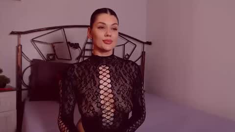 I V Y   online show from 04.28.26