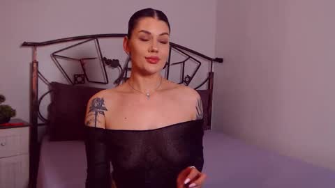 I V Y   online show from 04.30.26
