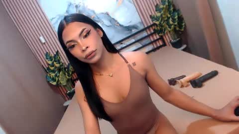 yvonnellvs online show from 07.04.26
