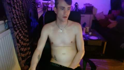 Snapshot of yyscript chatting on 09.29.25 online show from 09.29.25