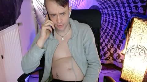 Snapshot of yyscript chatting on 11.17.25 online show from 11.17.25