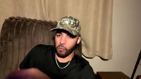 Snapshot of yyyyttttone chatting on 11.08.25 yyyyttttone online show from 11.08.25